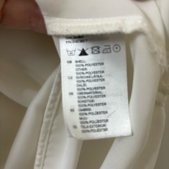 H&M Sheer Cream Blouse Short Sleeves Pleated Front Women's 4 - Picture 16 of 16
